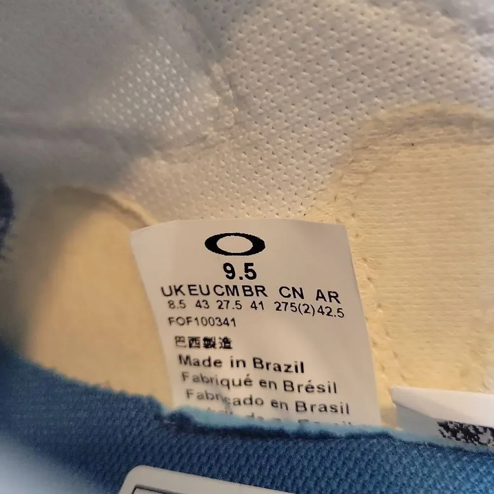 Oakley Men's Cosmos Sneaker White Blue Size 9.5